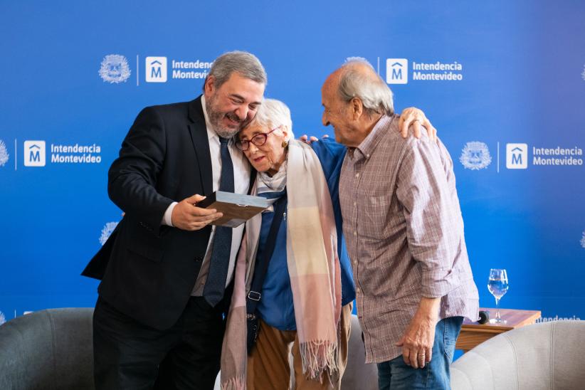 Declaración de visitante ilustre de Montevideo a la Dra. Stella