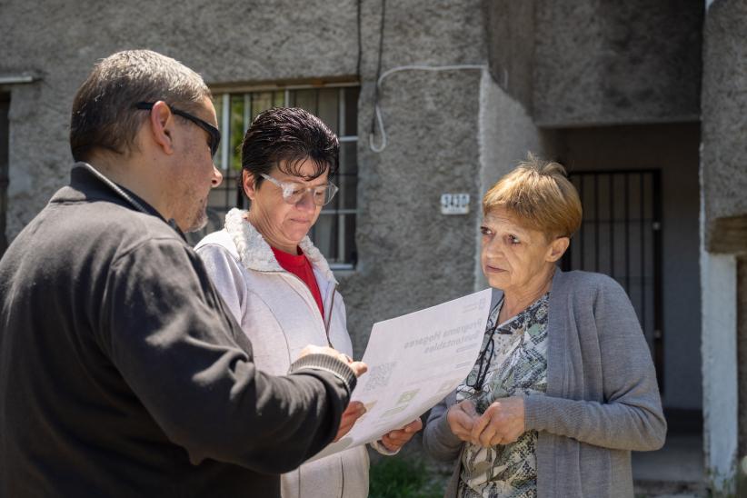 Entrega de contenedores en casco del Cerro, por inicio de progra