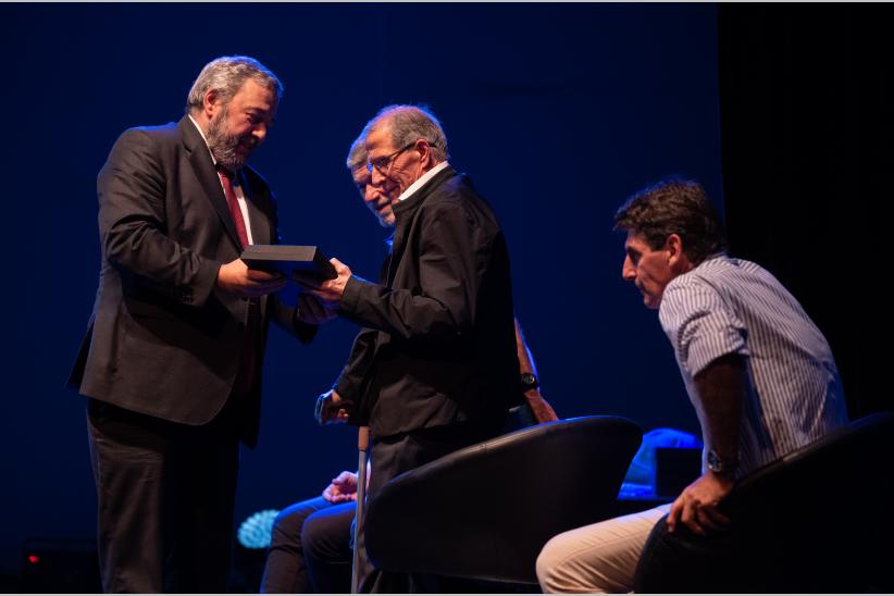  Reconocimiento al maestro Óscar Washington Tabárez