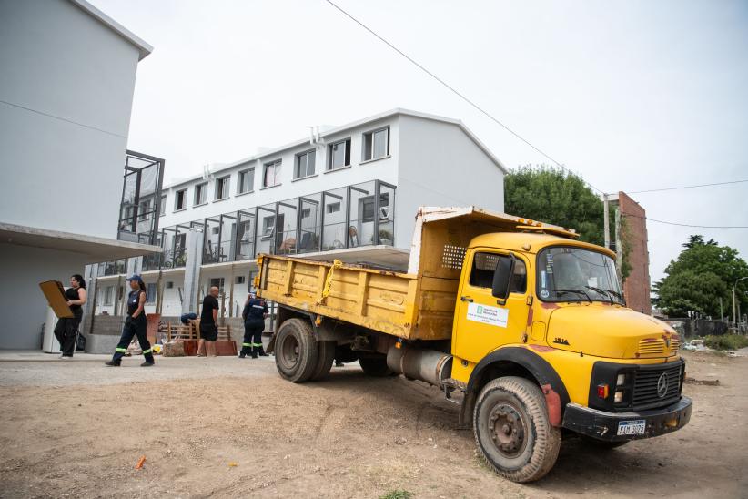 Mudanza de 36 familias del asentamiento El Progreso a nuevas viv