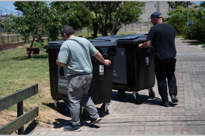  Entrega de contenedores en municipios A y G
