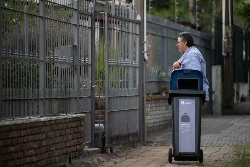 Entrega de contenedores en municipio G