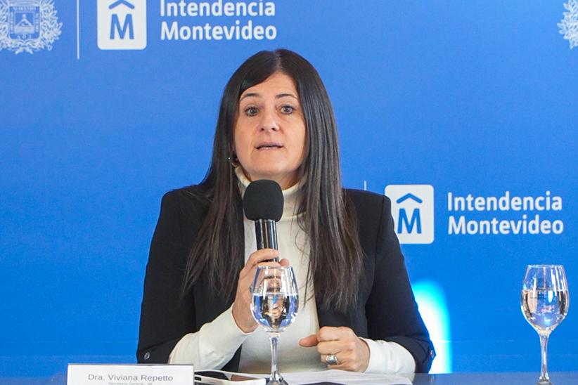 Secretaria General, Viviana Repetto, durante el encuentro con cuerpo diplomático acreditado en Uruguay