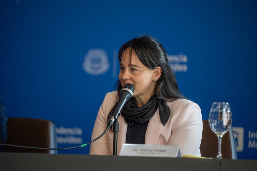 Directora de Turismo, Karina Fortete, durante el encuentro con cuerpo diplomático acreditado en Uruguay