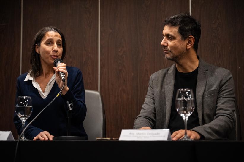 Intendente, Mario Bergara participa en firma de escrituras para 