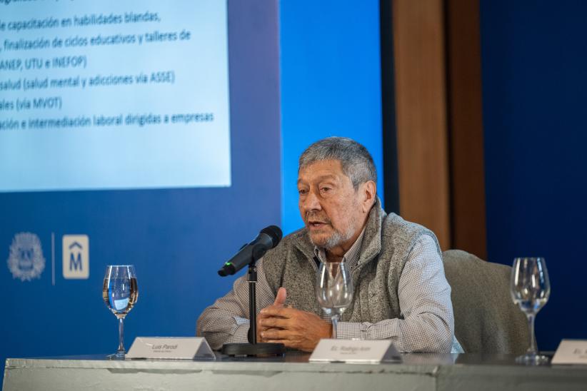 Presidente del INR, Luis Parodi, durante conferencia de prensa por presentación de "Construir oportunidades: empleo, inclusión y articulación pública"