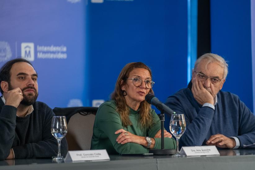 Directora del INR, Ana Juanche, durante conferencia de prensa por presentación de "Construir oportunidades: empleo, inclusión y articulación pública"
