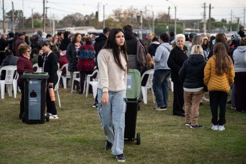 Entrega de contenedores intradomiciliarios y composteras en el p