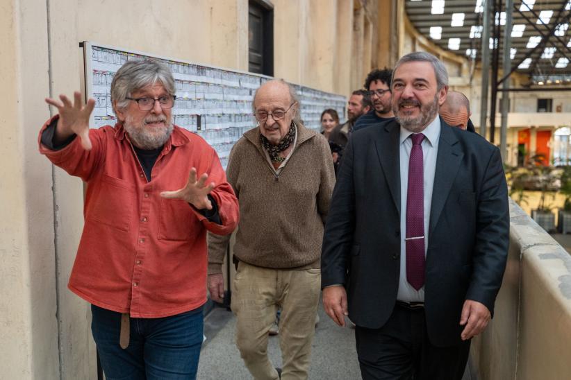 Firma de convenio entre la IM y equipo de película "Pueblo chic