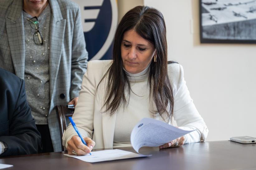 Secretaria General, Viviana Repetto, participa de la firma de convenio con la Administración de Ferrocarriles del Estado (AFE)