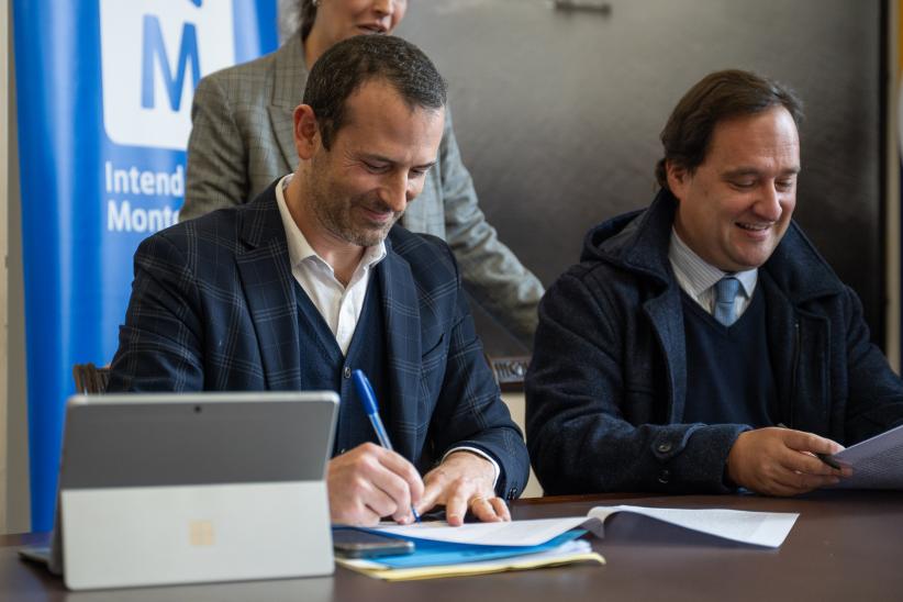 Firma de convenio con la Administración de Ferrocarriles del Es