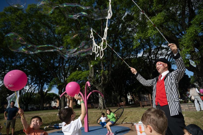 Inauguración de espacio infantil de plaza Ituzaingó