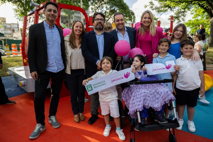 Inauguración de espacio infantil de plaza Ituzaingó