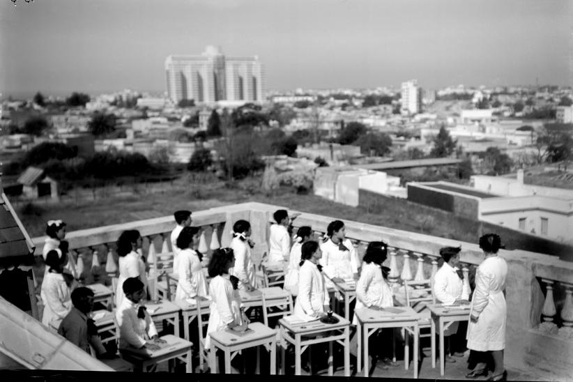 Escuela al aire libre nº 162. Al fondo: Hospital de Clínicas. Sin datos de fecha