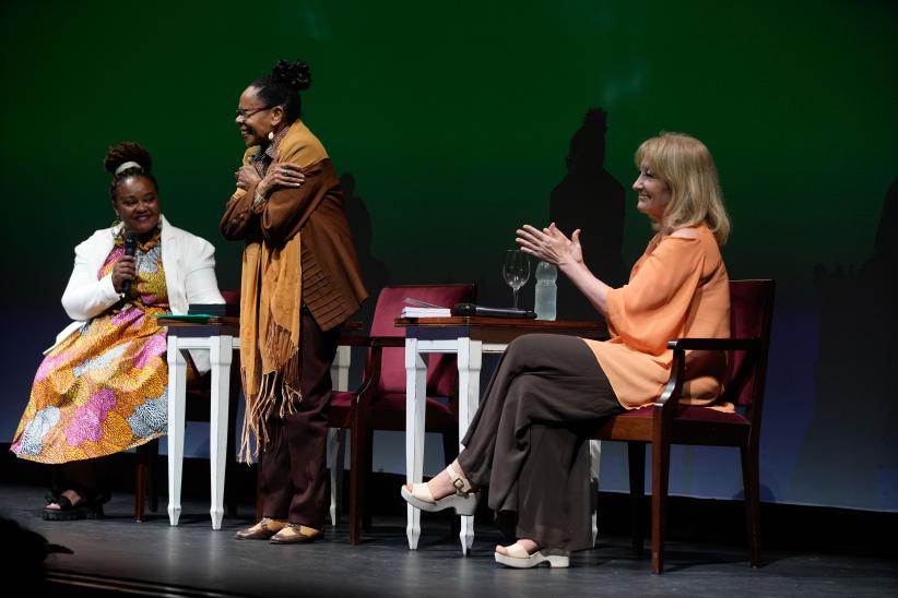 Declaración de ciudadana ilustre a Beatriz Santos en el teatro Solís  