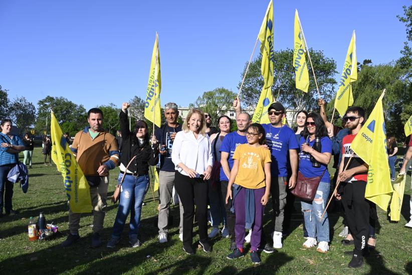 Entrega de terrenos a cooperativas de viviendas en barrio de la Innovación