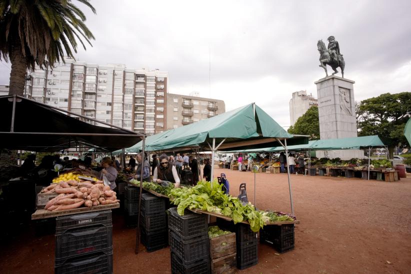 Inauguración de Feria Modelo en la plaza Soldados Orientales de San Martín