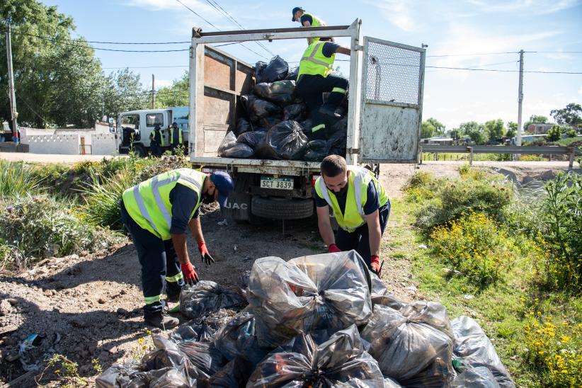 Acciones de limpieza en el barrio El Viñedo en el marco del Plan ABC