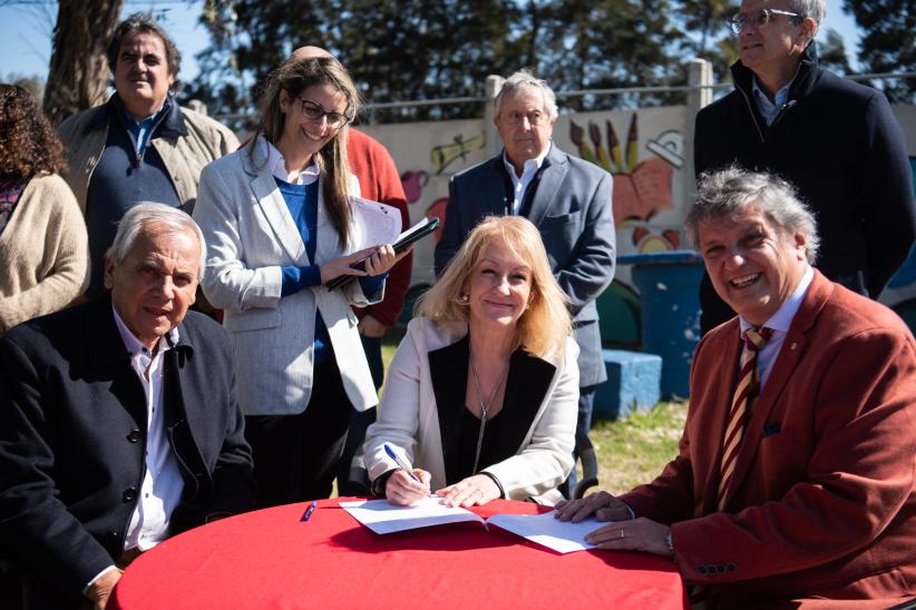 Firma de convenio con el Club Nacional de Fútbol en la ciudad deportiva Los Céspedes, 19 de agosto de 2022