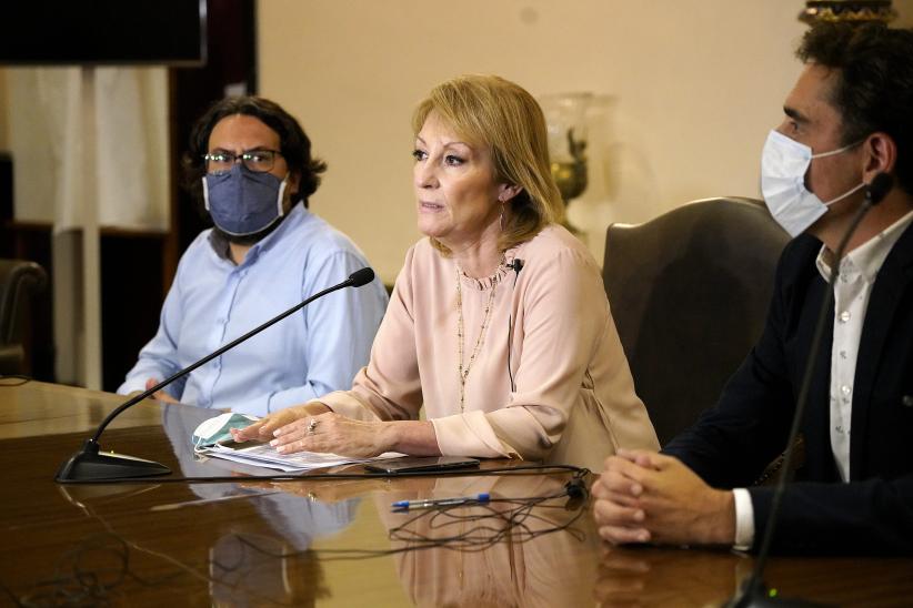 Conferencia de prensa por nuevas medidas para bares y restaurantes.