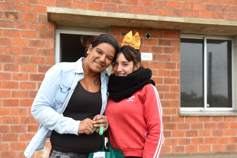 Entrega de viviendas en el barrio Cauceglia