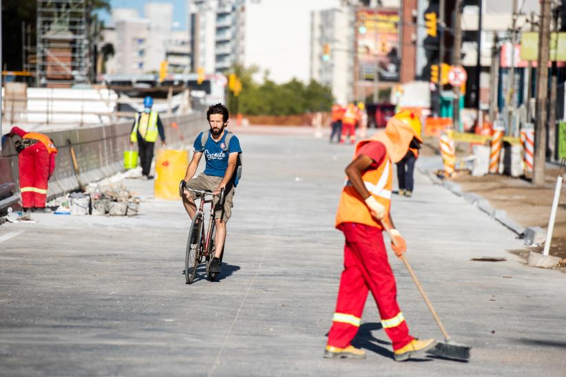 Habilitación lateral al túnel de Avenida Italia senda hacia el centro