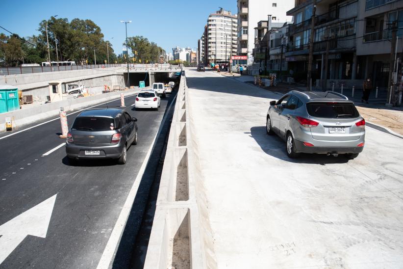 Habilitación lateral al túnel de Avenida Italia senda hacia el centro