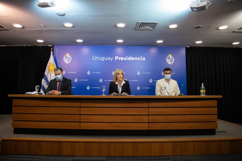 Reunión entre Luis Lacalle Pou, Carolina Cosse, Yamandú Orsi y Andrés Lima.