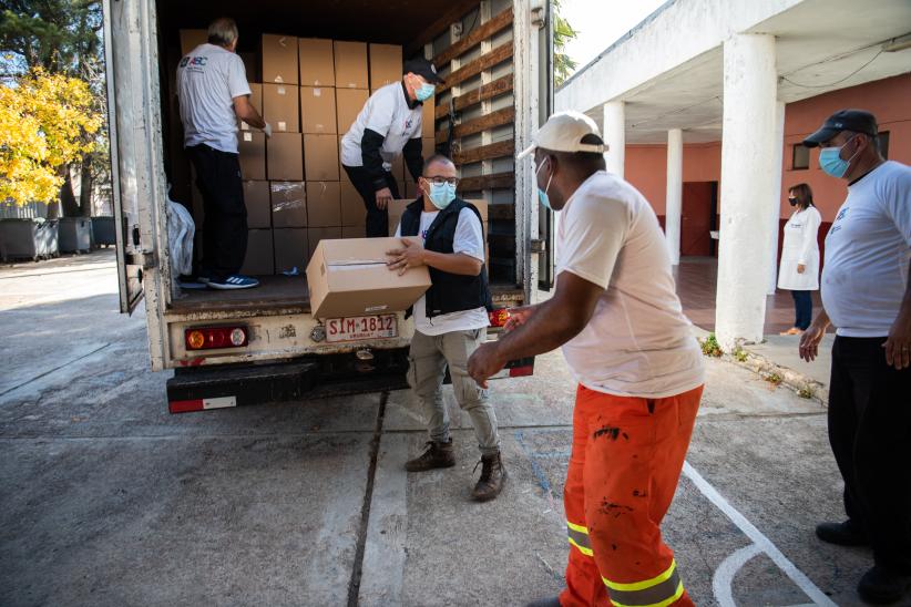 Entrega de alimentos a ollas populares en el marco del Plan ABC.