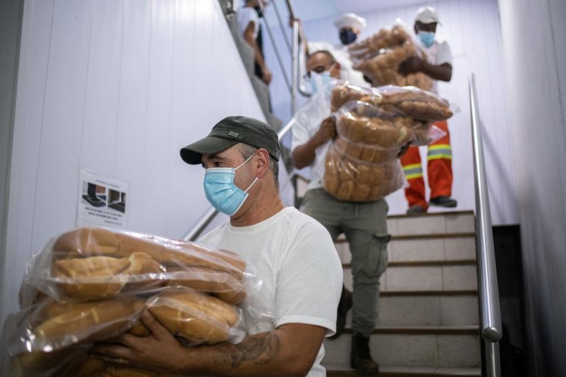 Entrega de alimentos a ollas populares en el marco del Plan ABC.