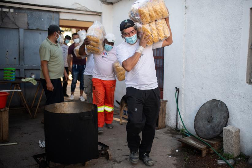 Entrega de alimentos a ollas populares en el marco del Plan ABC.