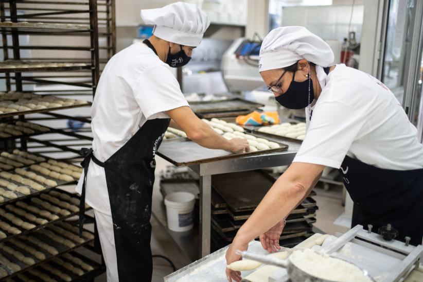 Elaboración de pan en el Centro de Industriales Panaderos del Uruguay