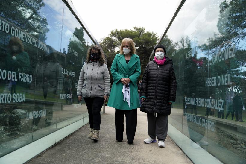 Intendenta Carolina Cosse visita el memorial de los Detenidos Desaparecidos