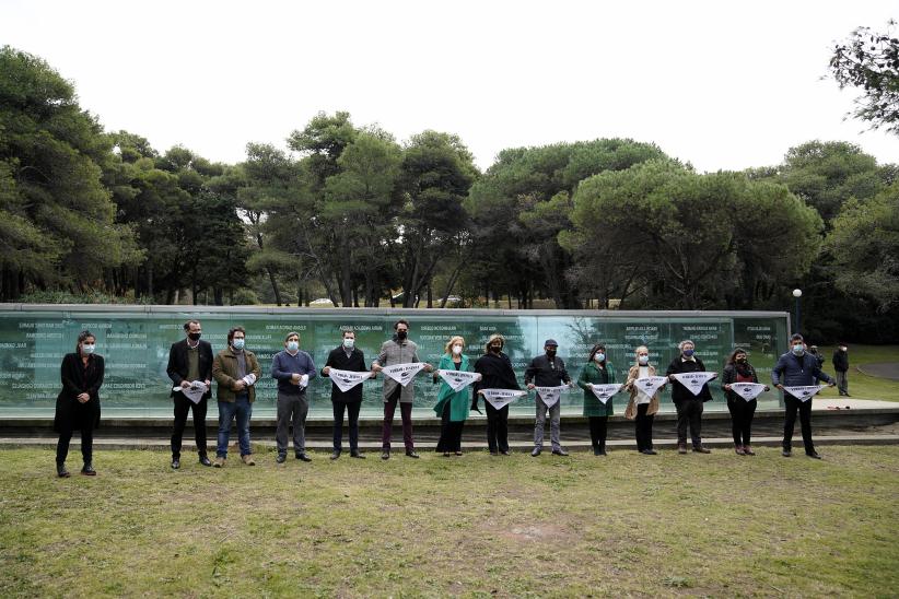 Intendenta Carolina Cosse visita el memorial de los Detenidos Desaparecidos