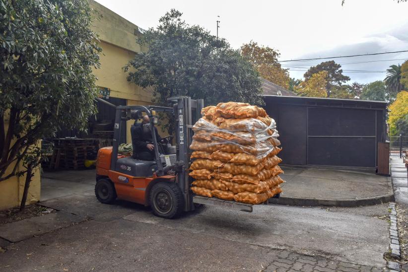 Donación de papas en el marco del Plan ABC