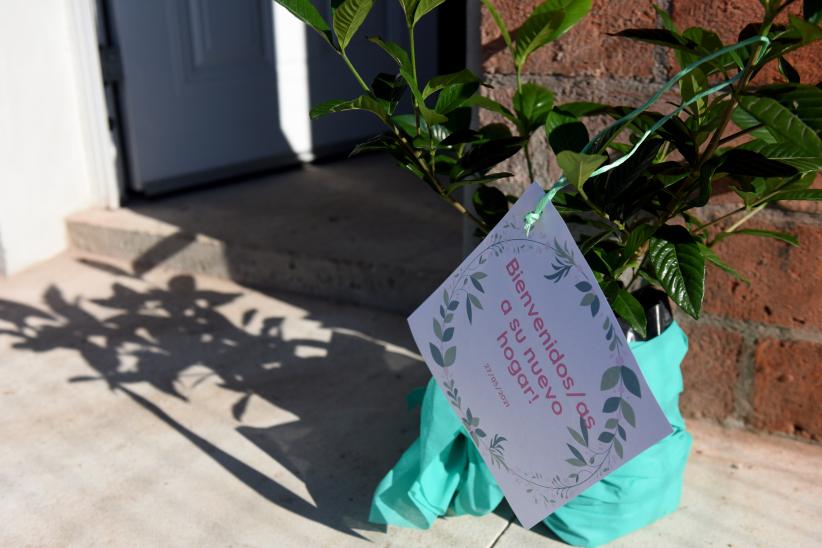 Entrega de viviendas en  barrio Cauceglia