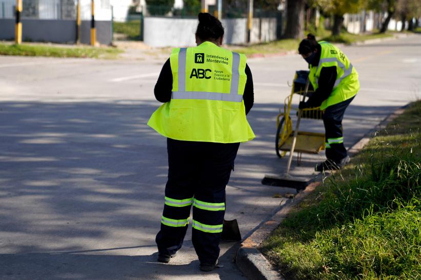 Cuadrilla de barrido en el marco del Programa ABC Oportunidad Trabajo