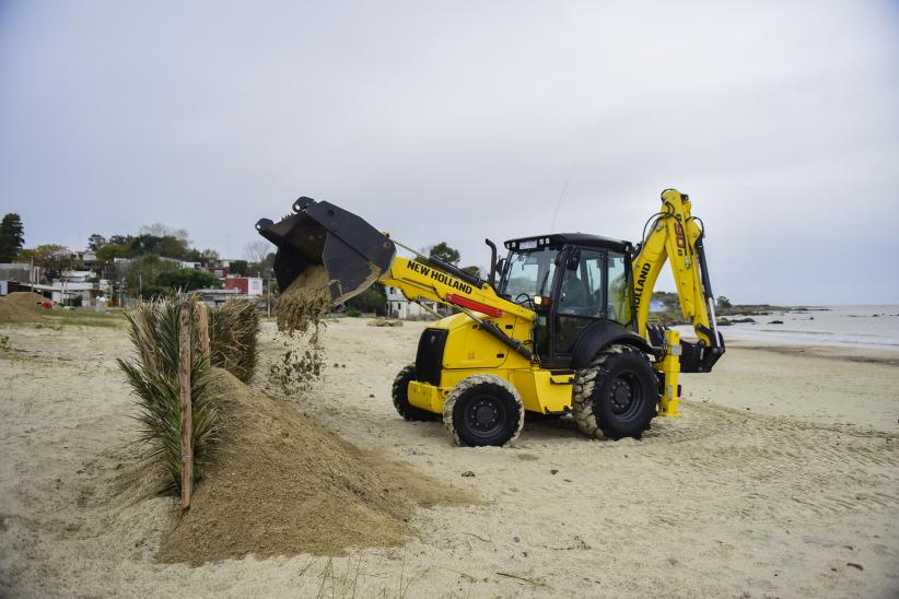 Depósito de arena en cercas captoras de Playa Santa Catalina