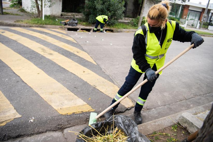 Cuadrilla de barrido en el marco del Programa ABC Oportunidad Trabajo