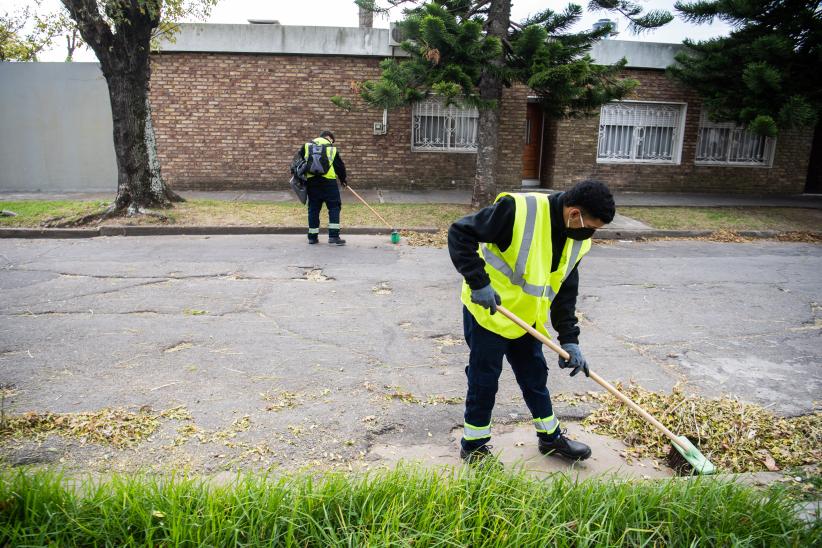 Cuadrilla de barrido en el marco del Programa ABC Oportunidad Trabajo