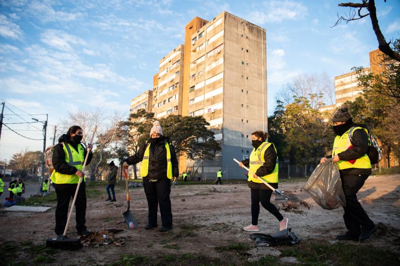 Cuadrilla de limpieza del Programa ABC Trabajo en la Calle Iguá