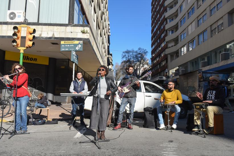 Paseo peatonal en Av. 18 de Julio