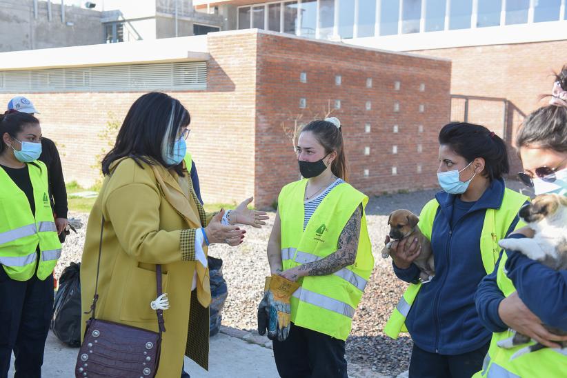 Recorrida de directora de Cultura María Inés Obaldía en Complejo Crece Flor de Maroñas