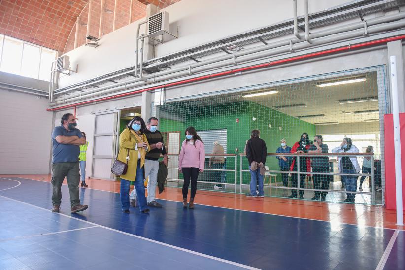 Recorrida de directora de Cultura María Inés Obaldía en Complejo Crece Flor de Maroñas