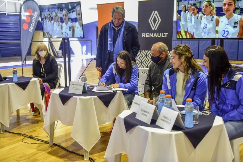 Lanzamiento del Plantel Mayor del Basketball Femenino en Club Malvín 