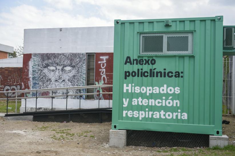  Instalación de contenedores en Policlínica La Teja