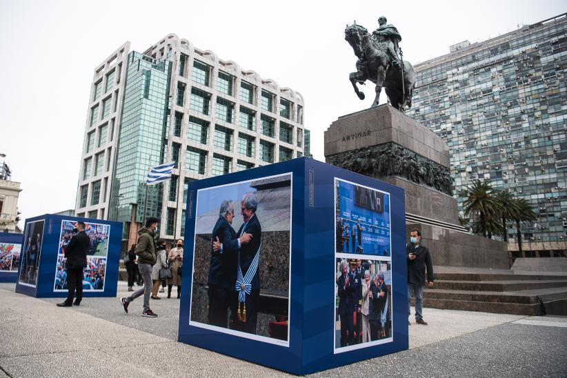 Apertura oficial de la «Expo Democracia» en la Plaza Independencia