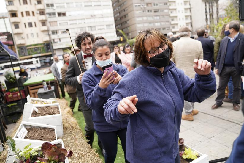 Inauguración de la Feria de la Primavera en la explanada de la Intendencia de Montevideo