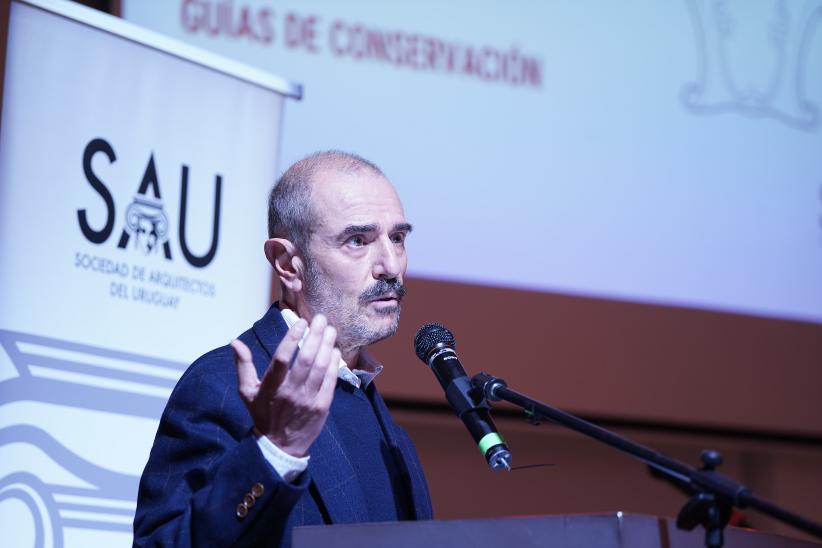 Presentación de cartillas de conservación patrimonial en el Teatro Solís