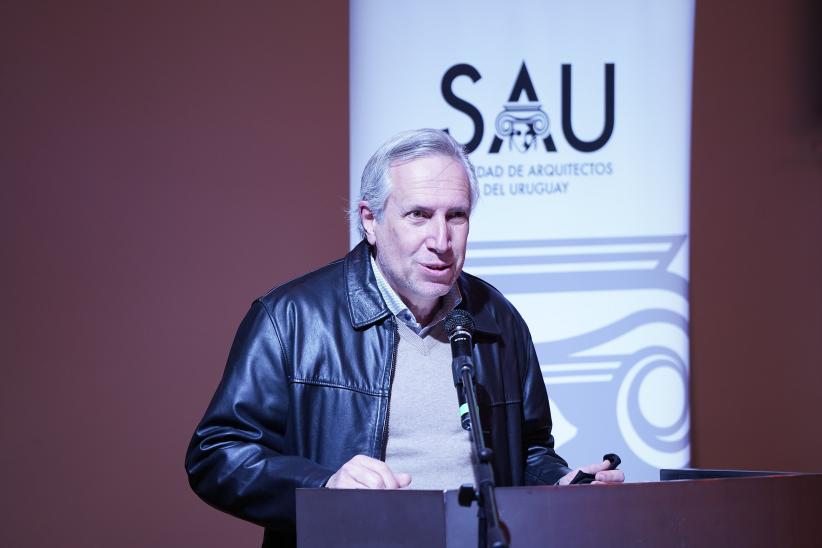 Presentación de cartillas de conservación patrimonial en el Teatro Solís